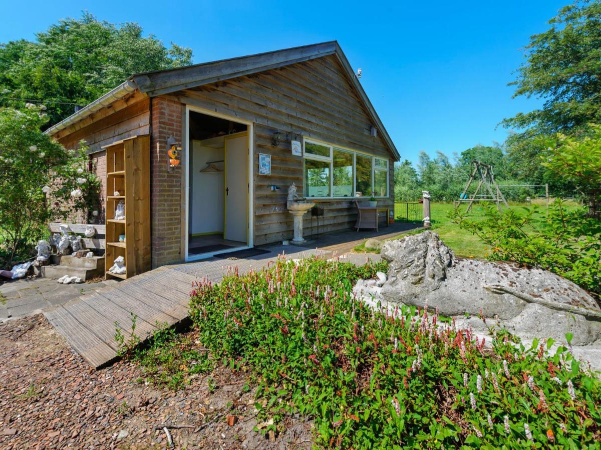 Enticing Holiday Home In Eastermar Near Burgumer Mar Lake Hoogzand Екстер'єр фото