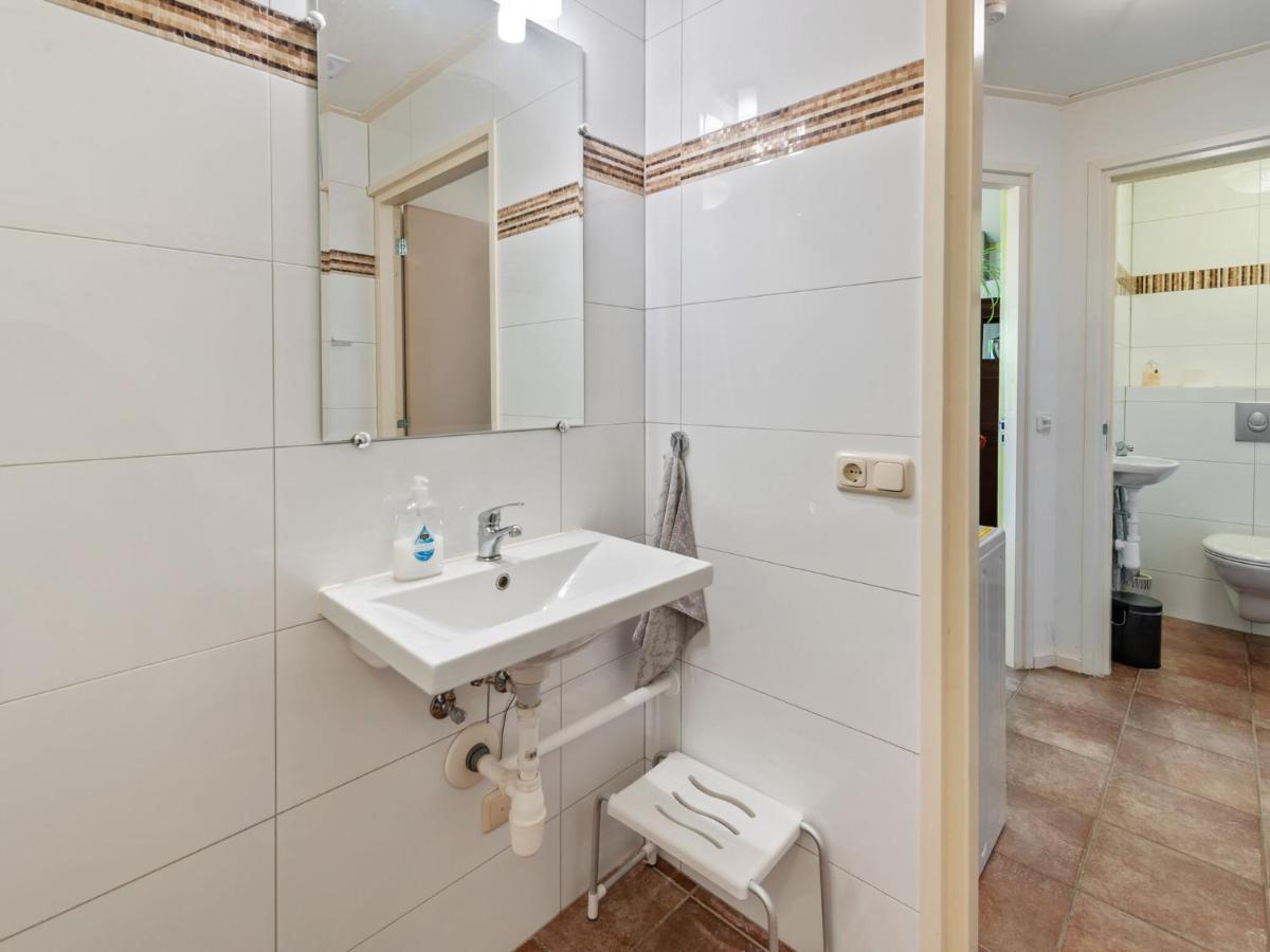 Enticing Holiday Home In Eastermar Near Burgumer Mar Lake Hoogzand Екстер'єр фото